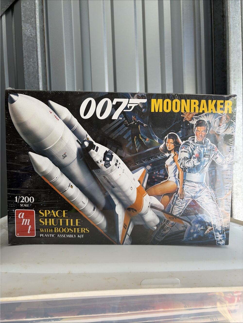 New Sealed 007 Moonraker Space Shuttle With Boosters No. AMT1208/06 1/200 Scale